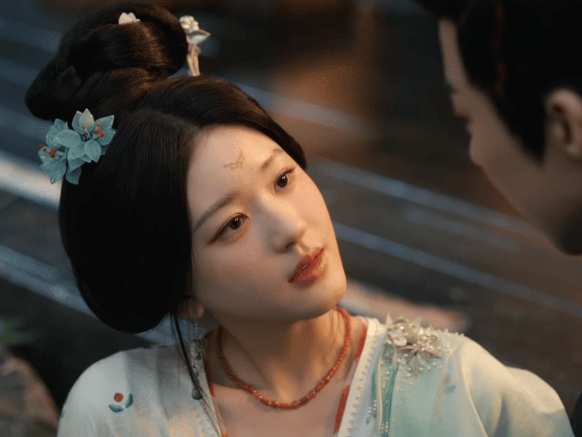赵露思在珠帘玉幕里面怎么可以那么美！预告里的露思，随手一截都好好看！古装是赵露思
