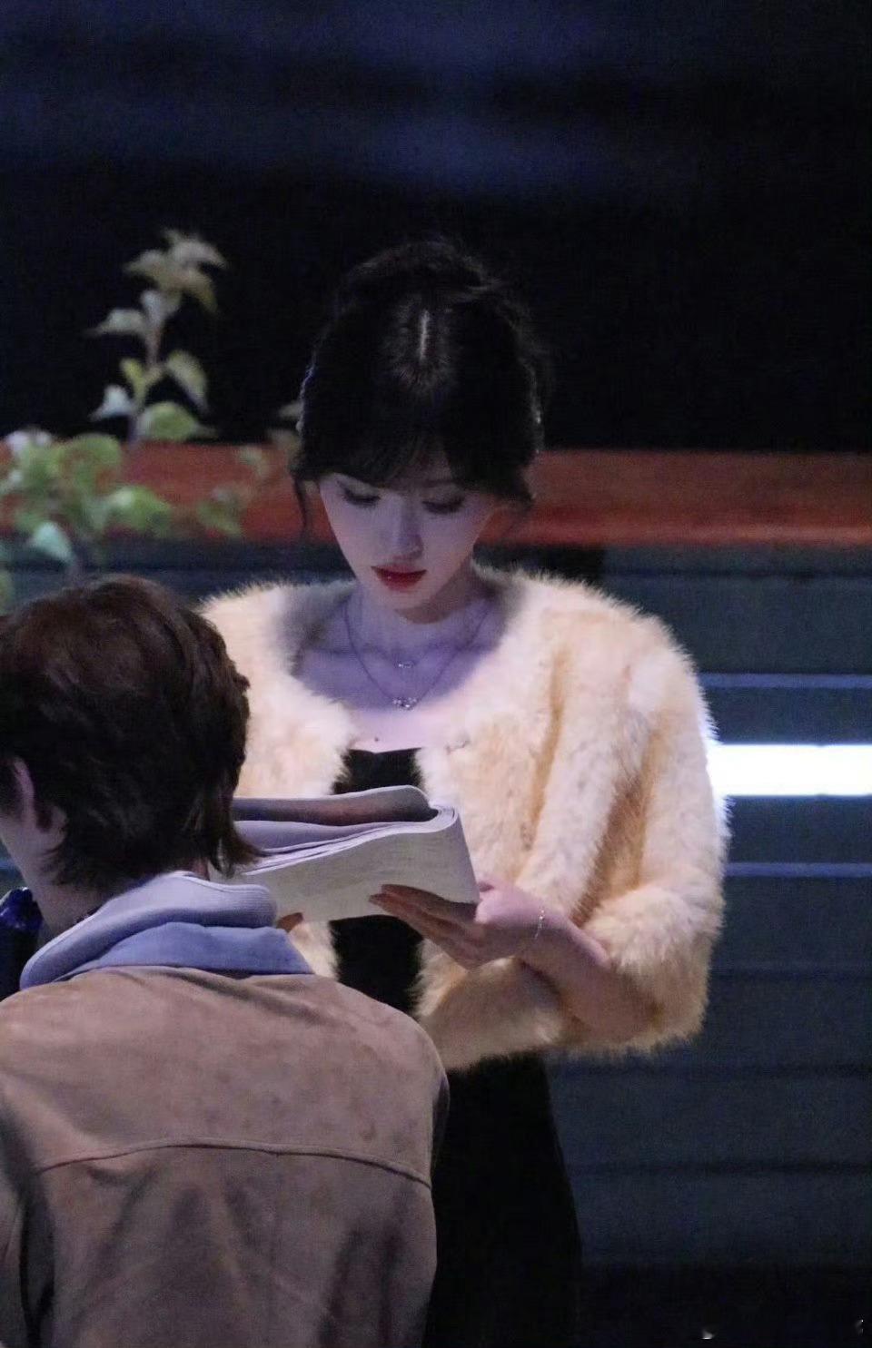鞠婧祎原谅现偶了哈哈哈 蹲一个现偶的剧本鞠婧祎原谅现偶了