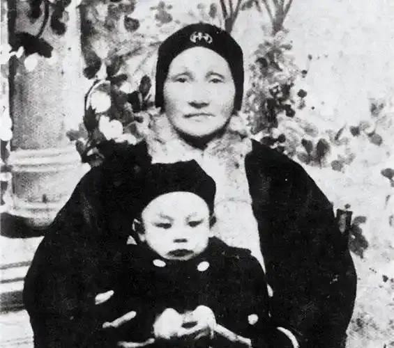 1931年，蒋介石的亲妹妹蒋瑞莲向他告状，丈夫在外沾花惹草，希望他能加以规劝，没