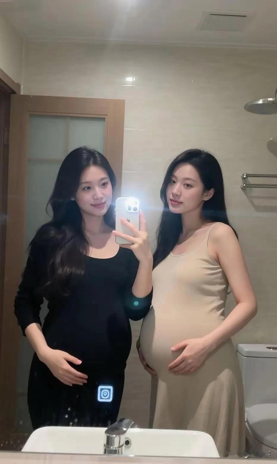 双胞胎姐妹，哪个看着像儿子
