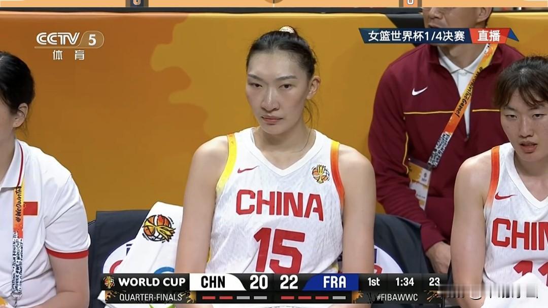 没能再现惊喜！中国女篮61-90大比分惨败法国女篮，无缘世界杯半决赛。
   从