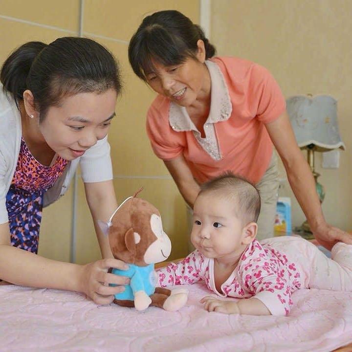 最近生育津贴政策又出新变化，
不少职场妈妈发现申领生育津贴不再需要结婚证钱还能直