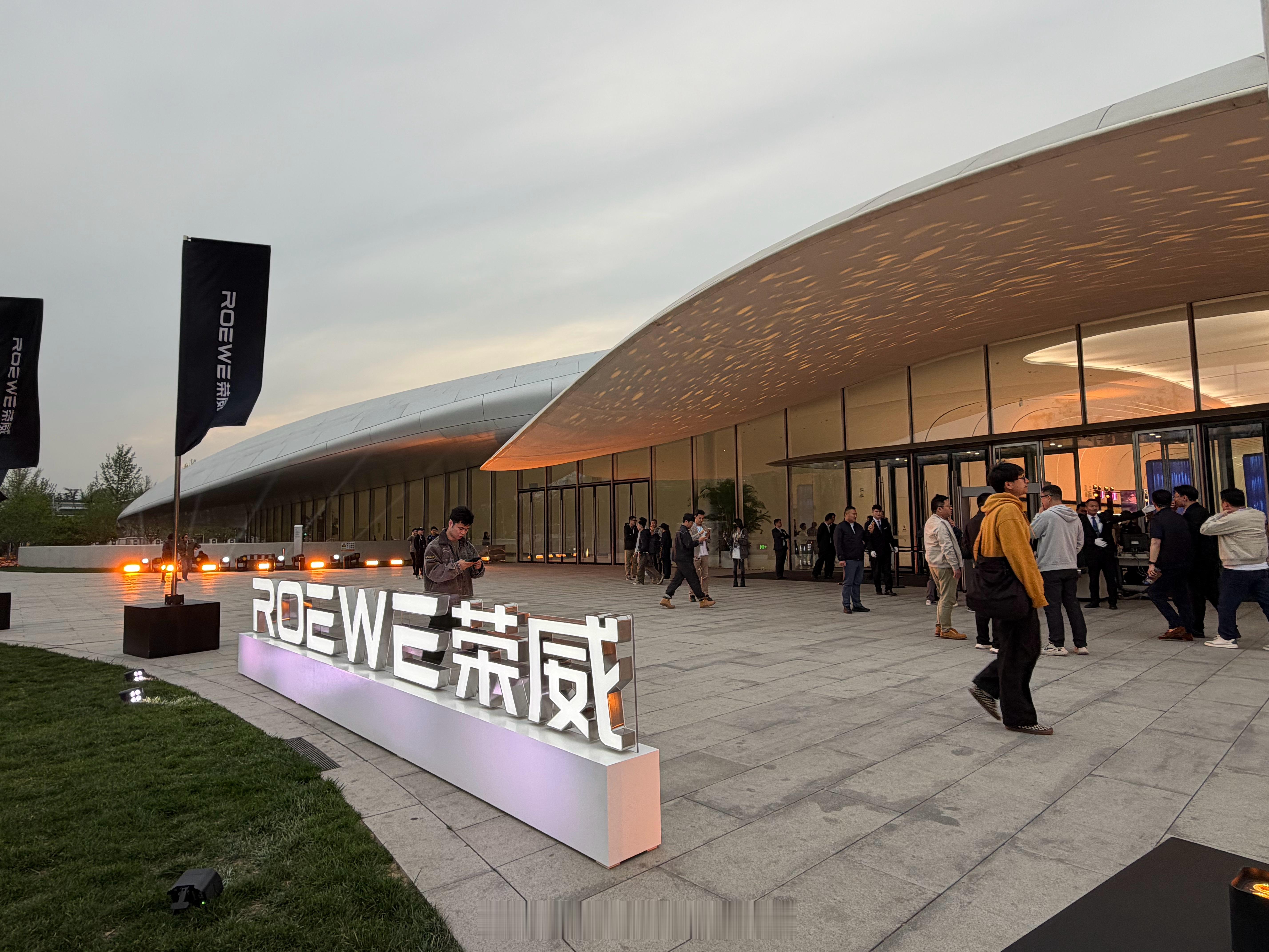 家门口参加荣威20周年活动西苑这片停车费劲骑图2出行太方便了赓言赓语