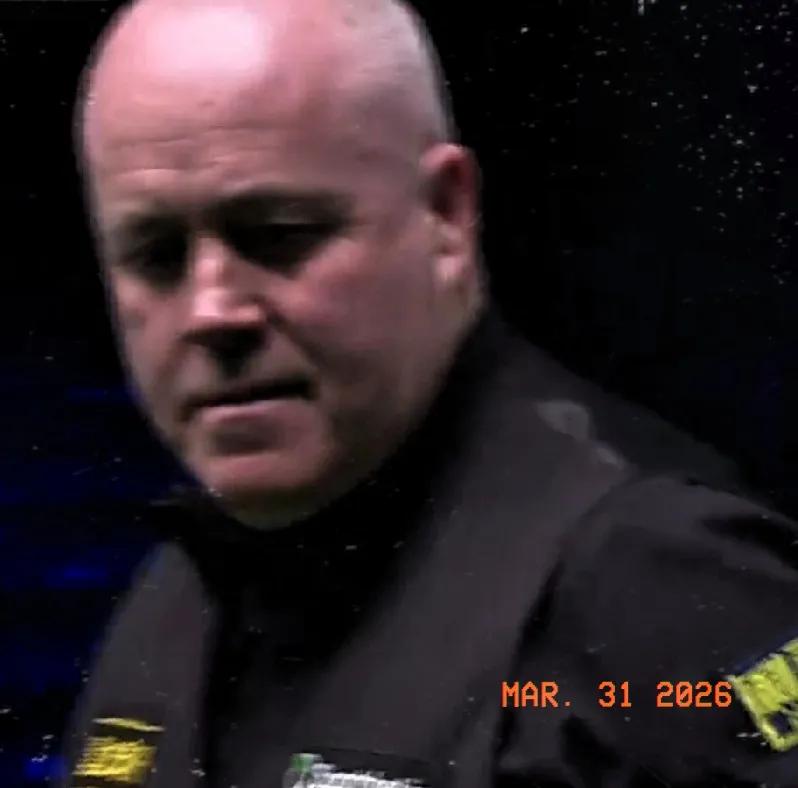 五连鞭，希金斯5-2领先了。希金斯太了不得了，体能充沛，精力旺盛。
马克威廉姆斯