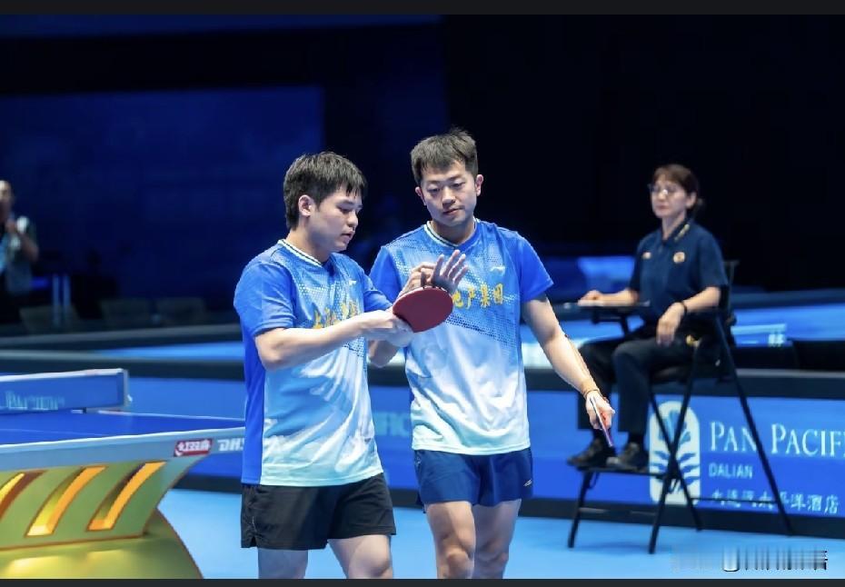 林诗栋这是已经回海南了啊。
WTT横滨冠军赛林诗栋不参加，这是打完比赛就和李蒙教