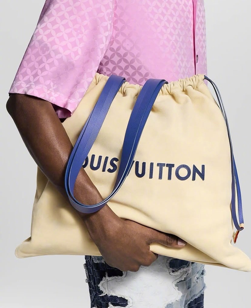 mila时尚资讯 ，Louis Vuitton推出Dust Bag Tote在网