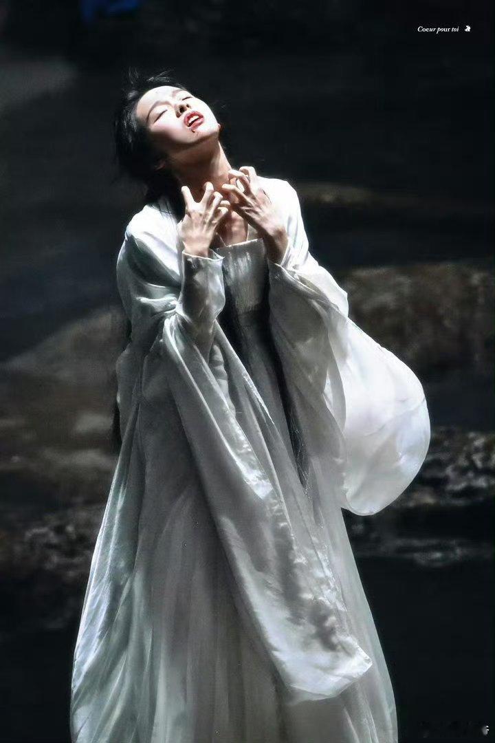 陈都灵演窒息演到青筋暴起陈都灵无实物表演夯爆了 被陈都灵这段表演狠狠惊艳，没有实