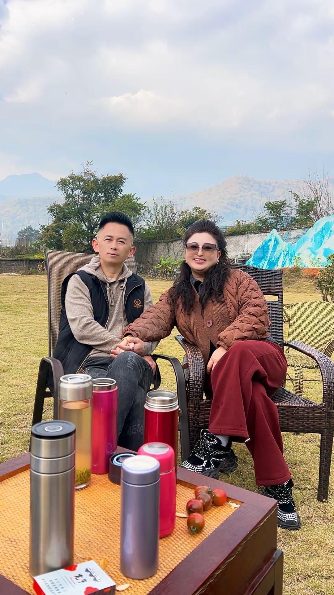 活着就要潇洒，老了 就更优雅……