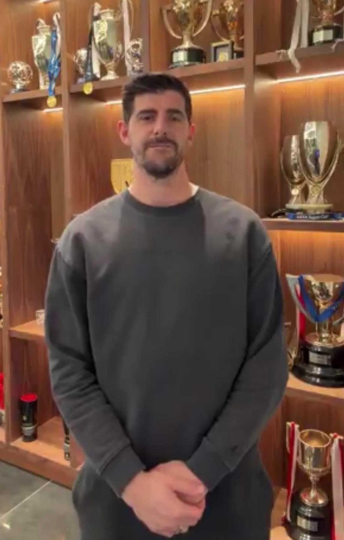 古圖爾斯親自拍片表示，通過自己有份創立嘅投資公司 NxtPlay 投資目前喺法乙