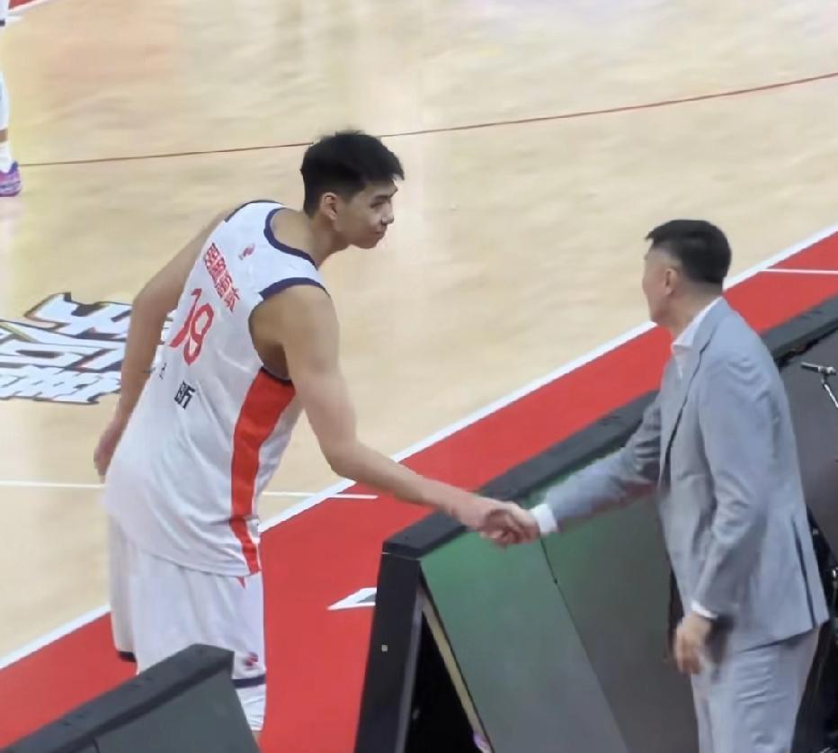 目前看来广东宏远租借徐昕是多赢局面，这笔交易背后其实藏着球队战略的精妙平衡，既要