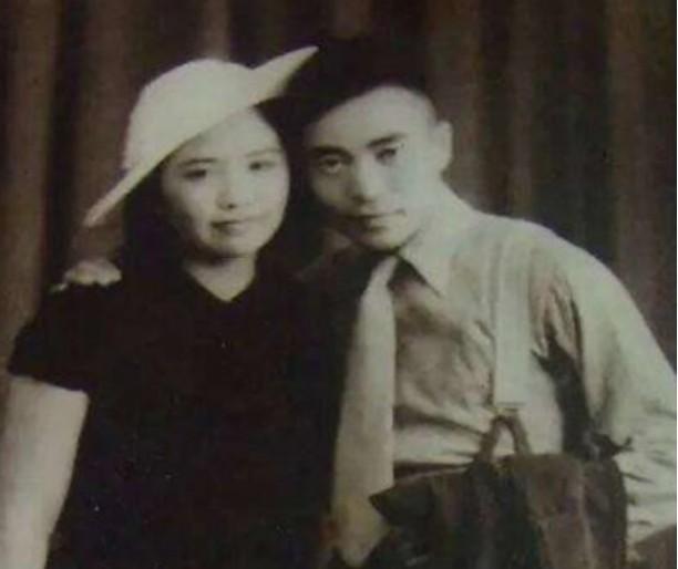 1938年，国民党高官陈尔晋与富家小姐结婚。可婚后，他却发现妻子总是独自外出，他