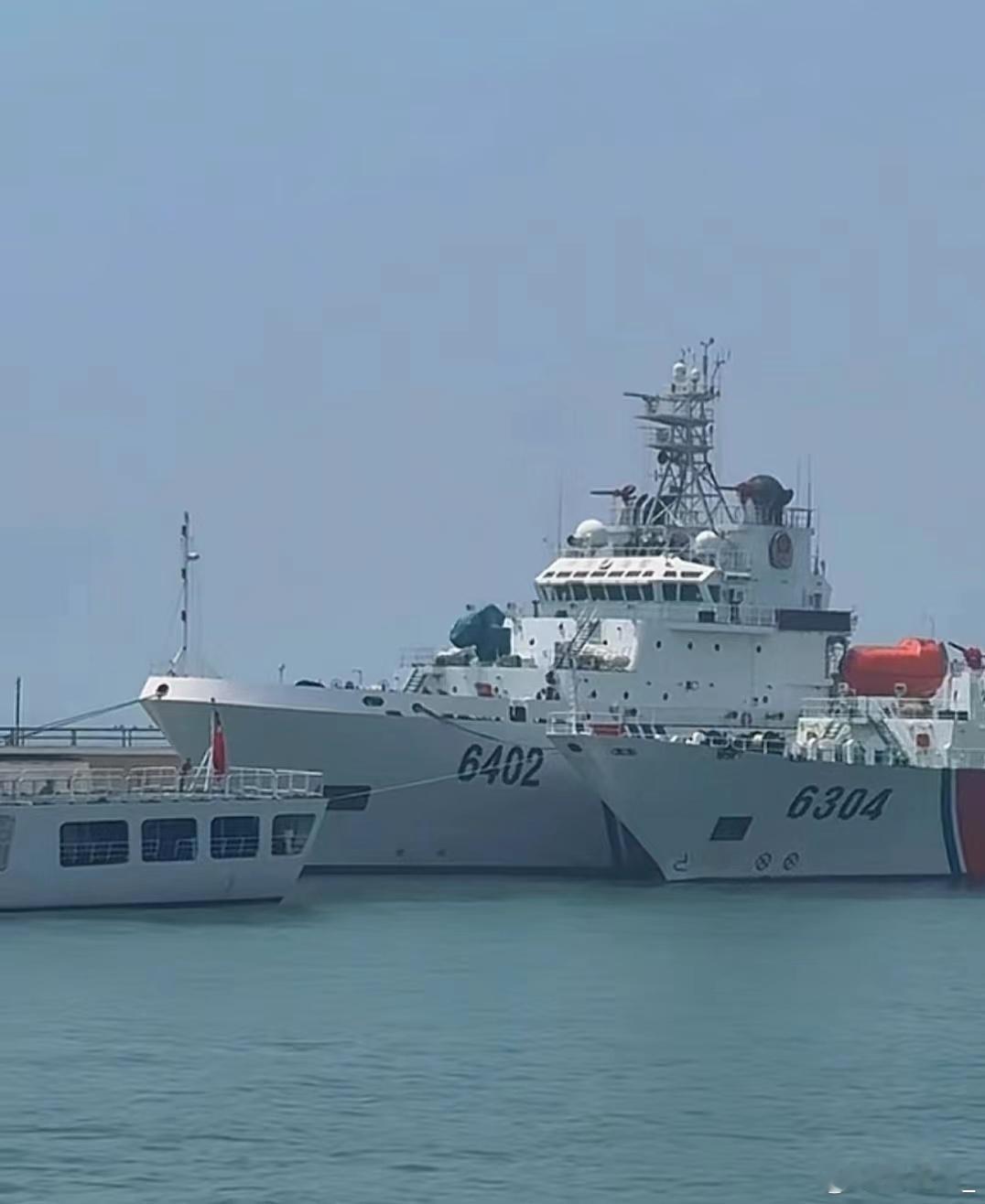 北海局势比较稳定，海警6402舰和6304舰仍未装炮。6306舰为原渔政船，自带