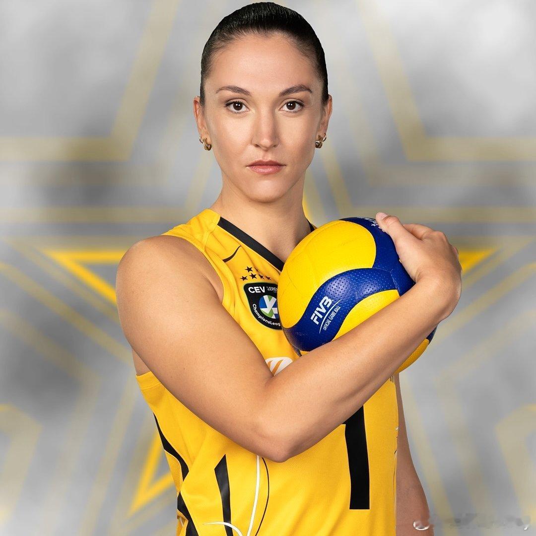 海伦娜·卡佐特谈瓦基弗银行与新赛季目标：我们正逐步建立比赛习惯，寻找最佳节奏。从