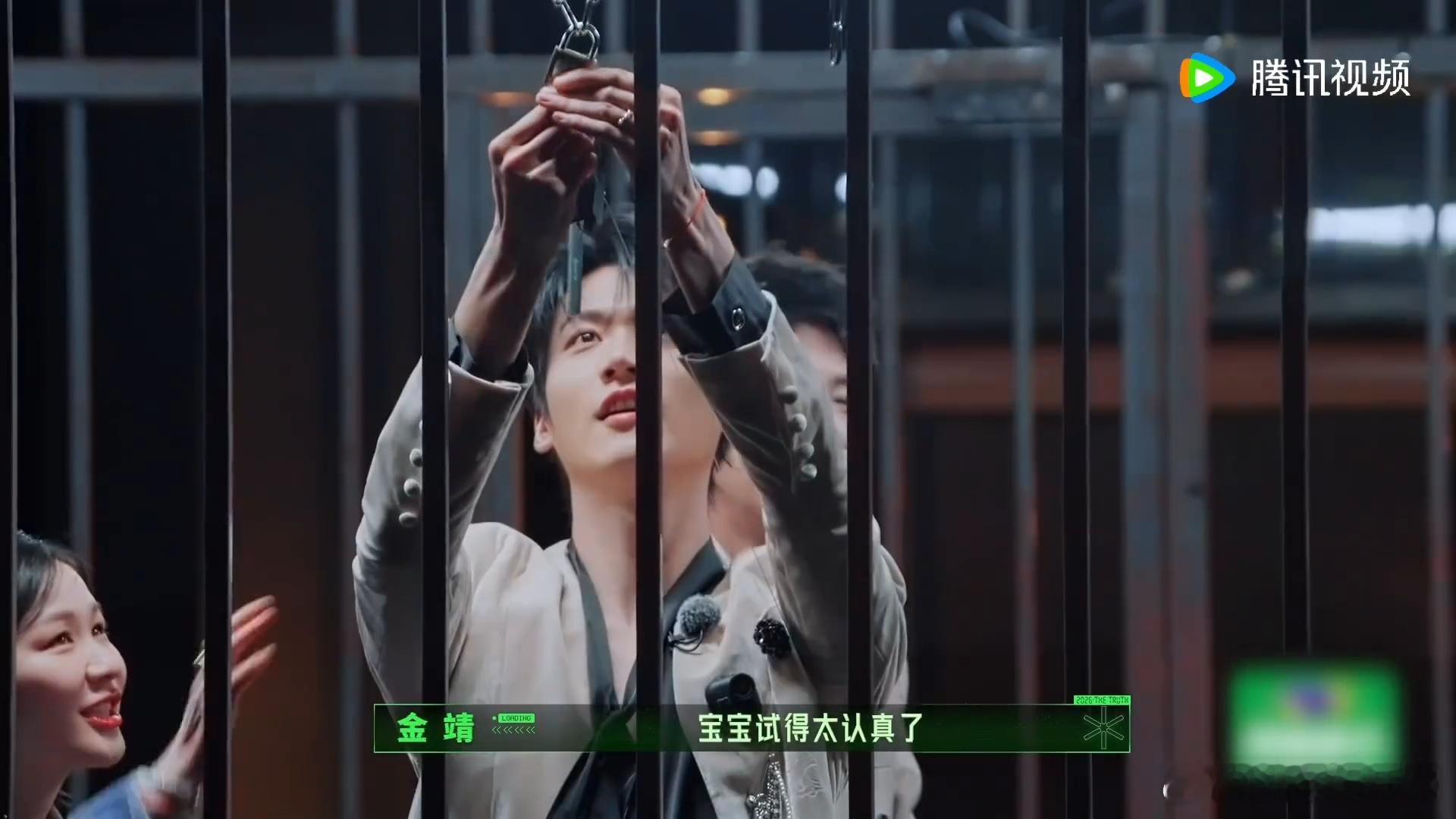 金靖叫丁程鑫周柯宇宝宝金靖只一味的叫宝宝 看金靖对两个弟弟的态度，满是宠溺。周柯