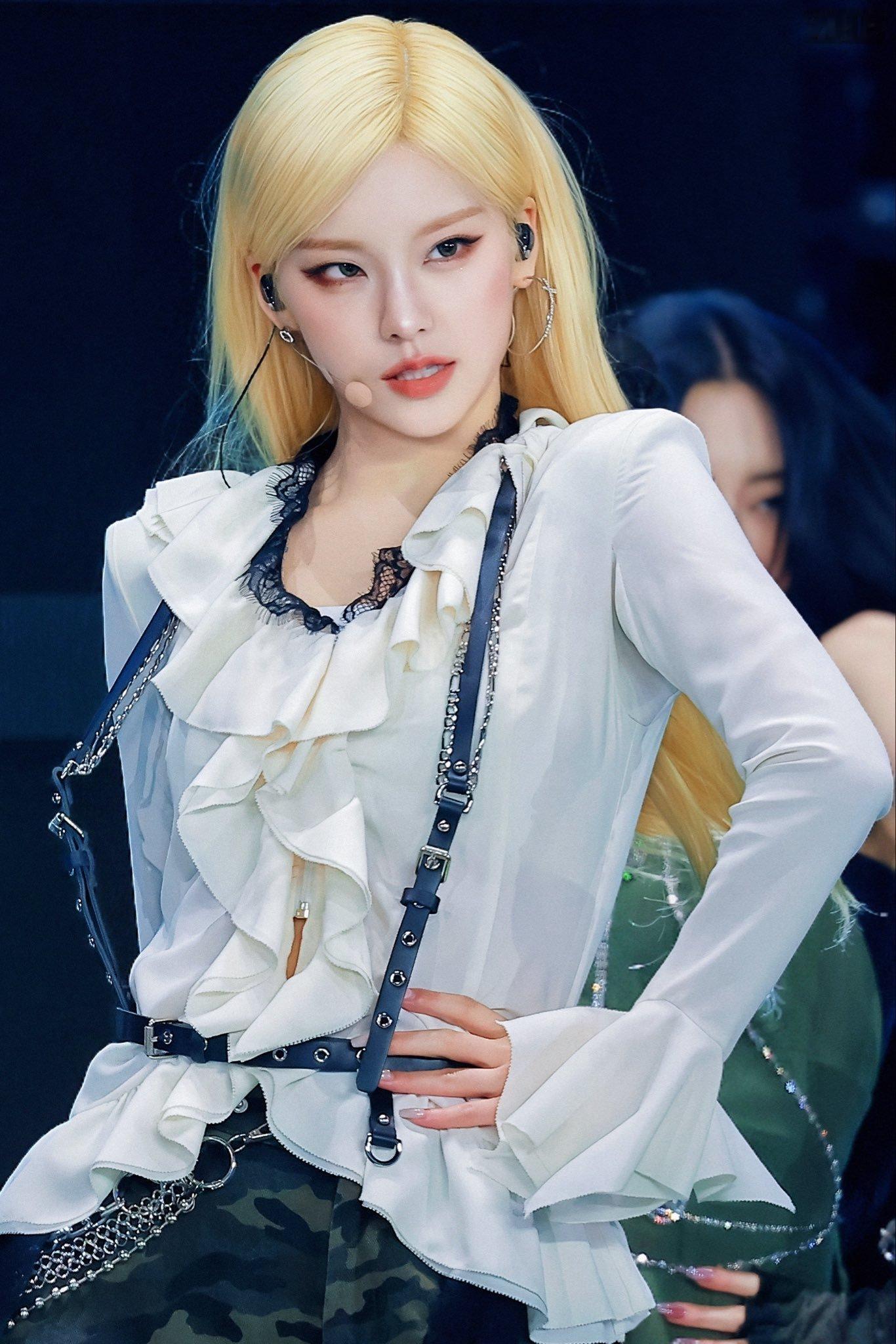 投稿： 黄礼志金发仿佛自然长出来的 