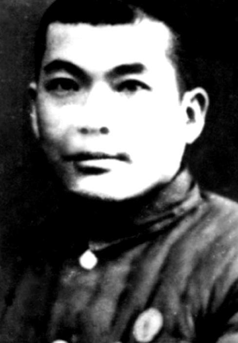 1940年，河南一位地下党员突然"投敌叛变"，同志们闻讯无不扼腕痛斥。谁知数日后