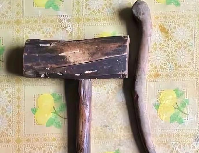 这到底是个啥东西？
我左看右看， 瞅了老半天了， 愣是没看明白。 就是块挺大的木