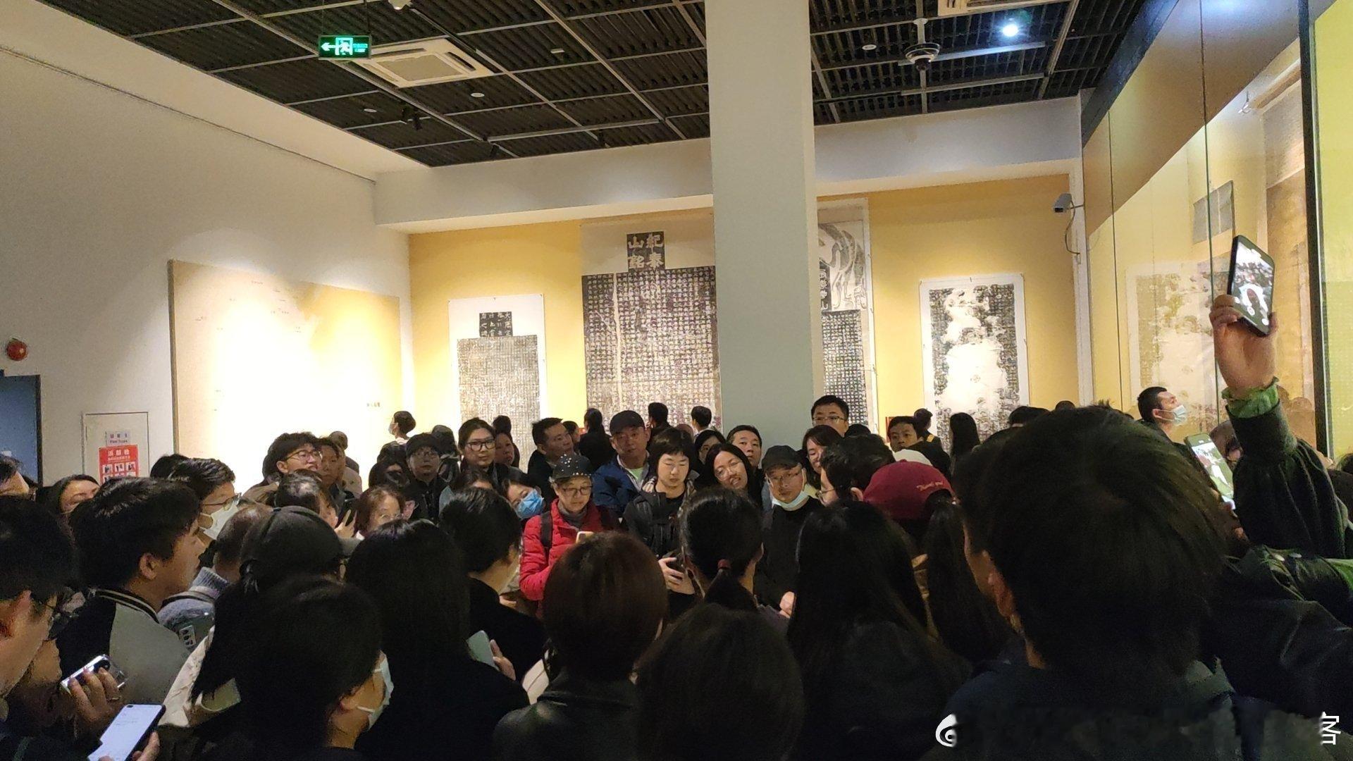 浙江省博物馆  的投龙展，开幕当天开馆即可参观，而且上午先由策展人为普通观众做导