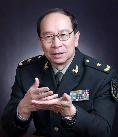 美国记者问金一南：“如果把中国2000亿的三峡大坝炸了，中国会怎么办？”金一南听