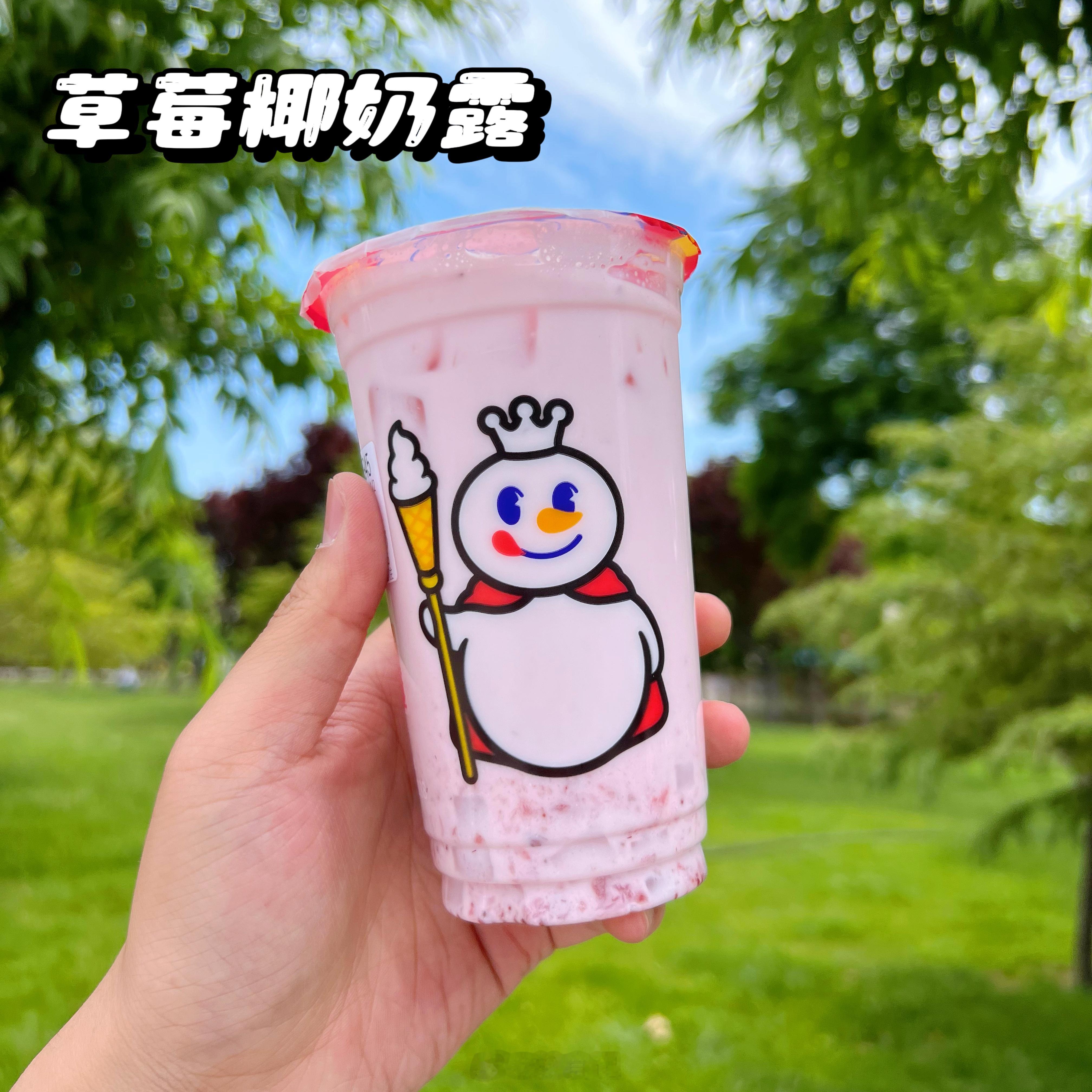 近期小於的夏日最爱[照相机]🌟草莓椰奶露：每一口都能吸到新鲜草莓果肉，清甜不腻