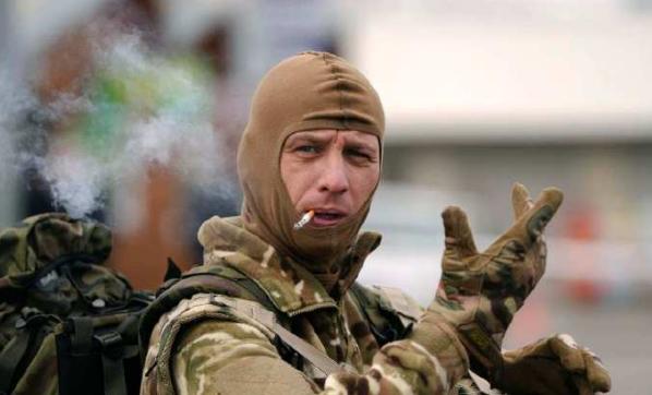 “在波兰，据称已有数千名乌克兰移民登记加入乌克兰雇佣兵军团准备回到乌克兰参战”。