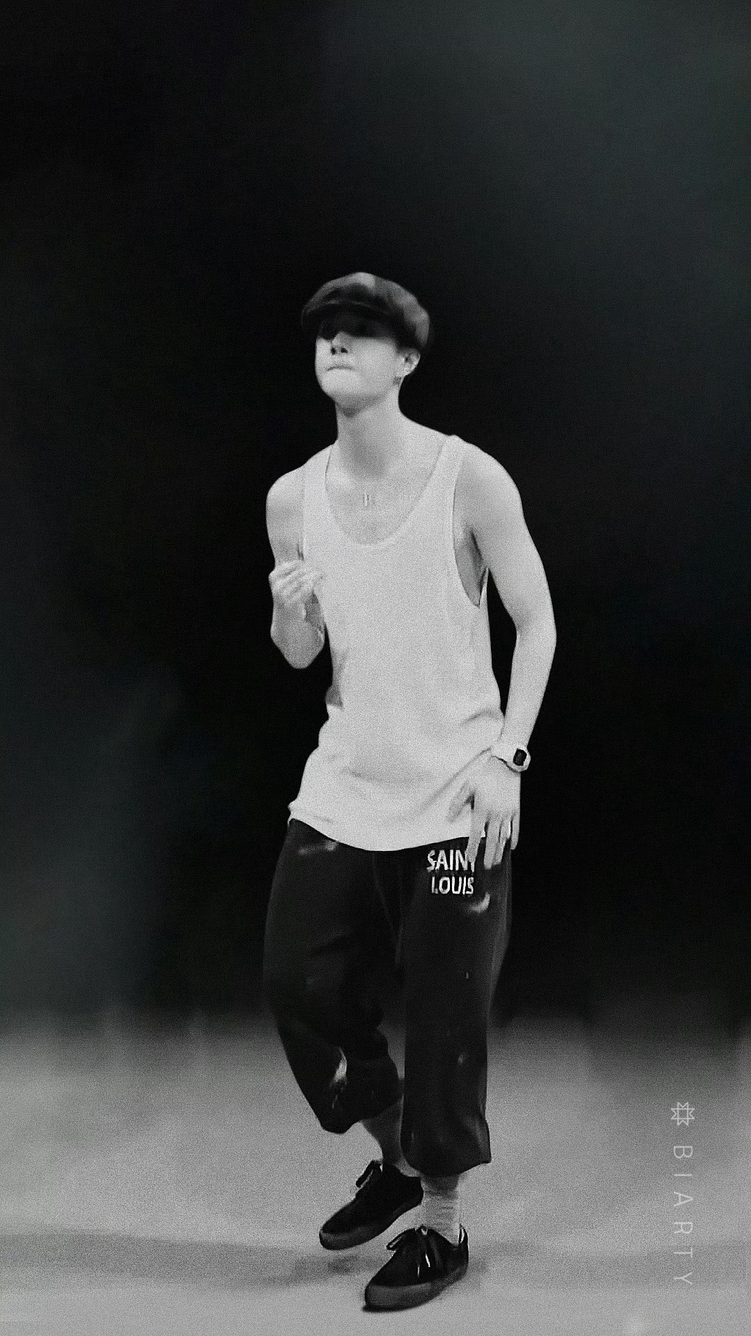 谁穿白背心有他好看？绝绝子，肌肉线条太美了cr:logo 