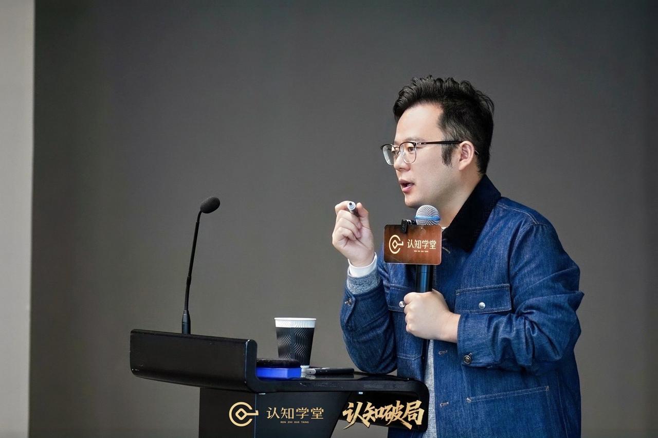 每个人都可以预测这个世界的未来，只要他足够了解这个世界的过往。
如果你看过罗马帝