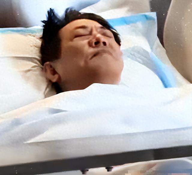 敬一丹离世不到十天，63岁的李连杰情况令人担忧，终于不在隐瞒了