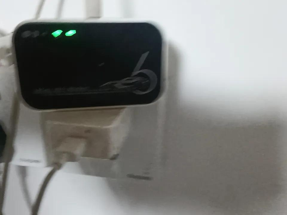 无网之烦恼
9/2/七/廿一/晴/晚上好
晨起习惯开手机，
忽觉无网费猜疑。
各