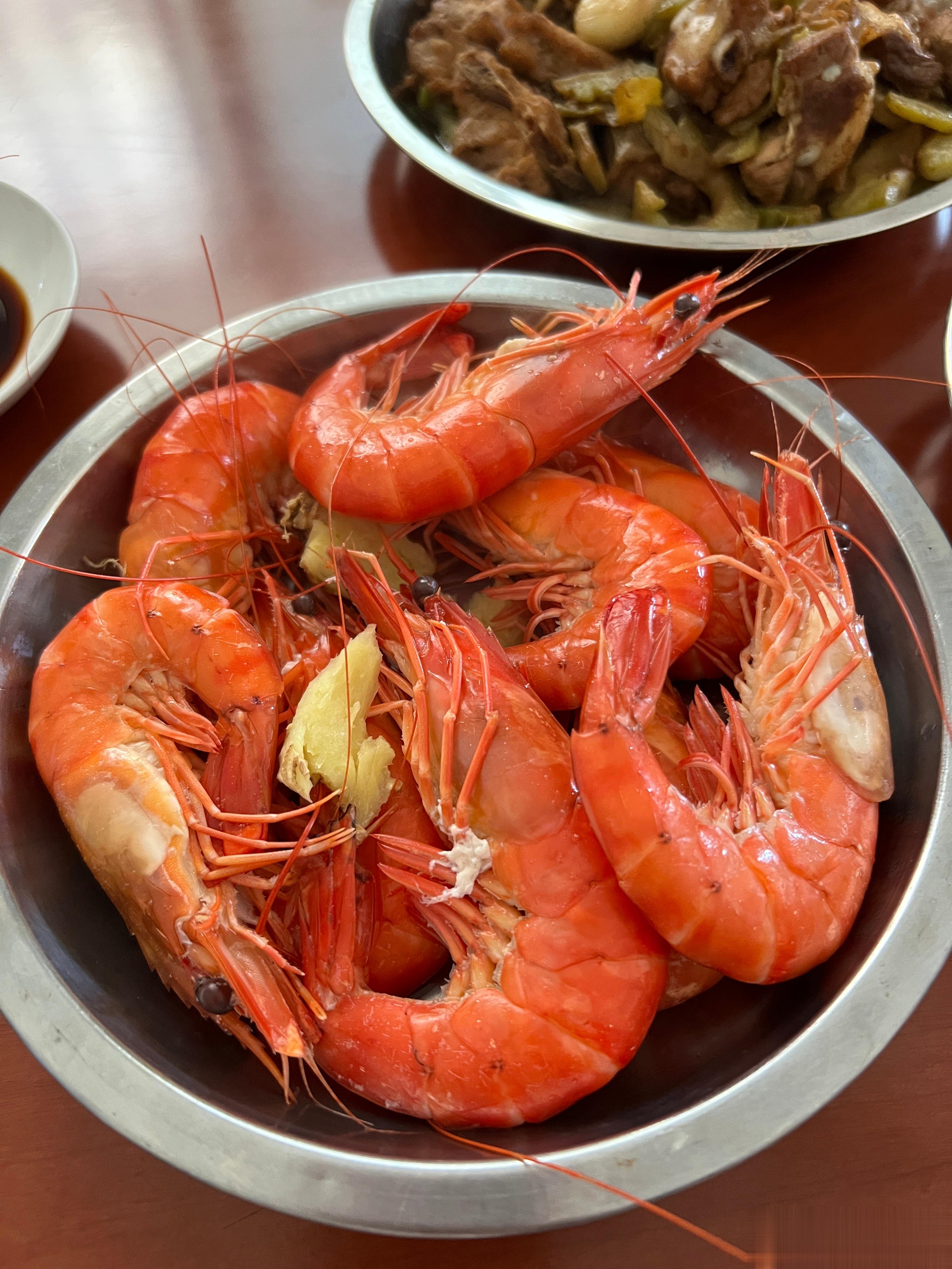 #晚餐# 白灼斑节虾 苦瓜焖排骨 炒小油菜 #苦瓜黄豆排骨汤# ​​​