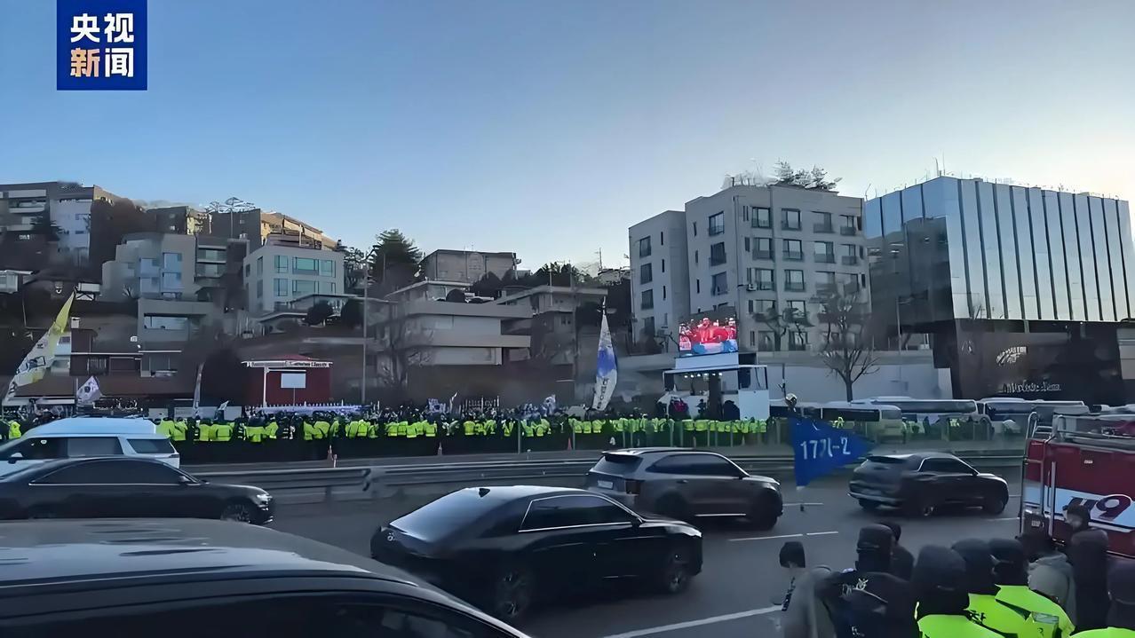 韩国法院有点像“疯狗”，对尹锡悦没有逮捕成功，转头向总统警卫处发难，对警卫处处长