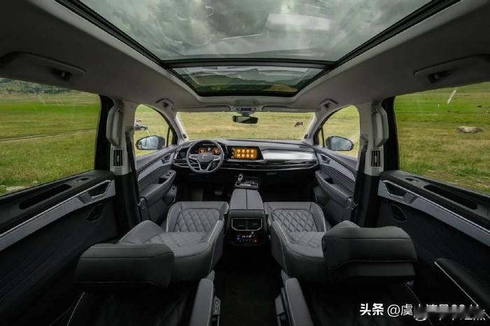 2.0T高功发动机、内饰换装三屏+怀挡以及大五座空间优势。作为燃油阵营的“守门员