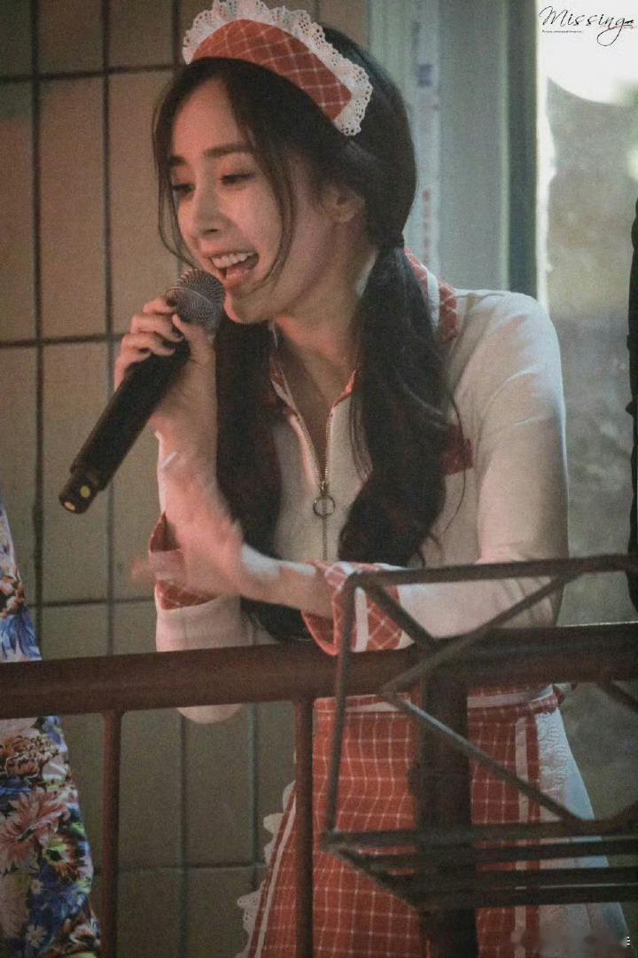 杨幂杨幂冯娷  | 杨幂江山大同  | 杨幂冯湮儿 "玫瑰之所以是玫瑰,是风与光