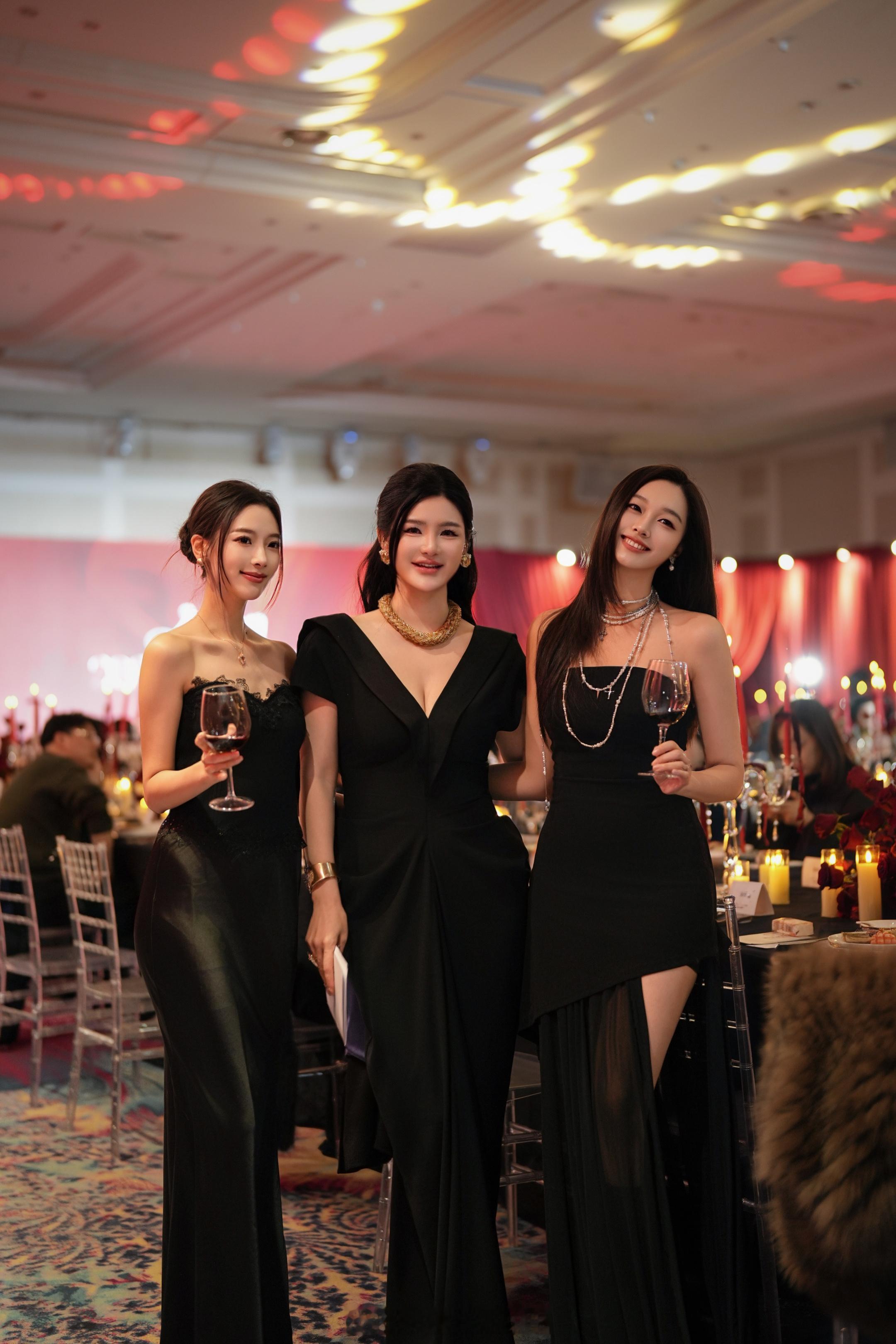 一起去往不被定义的2026吧。 