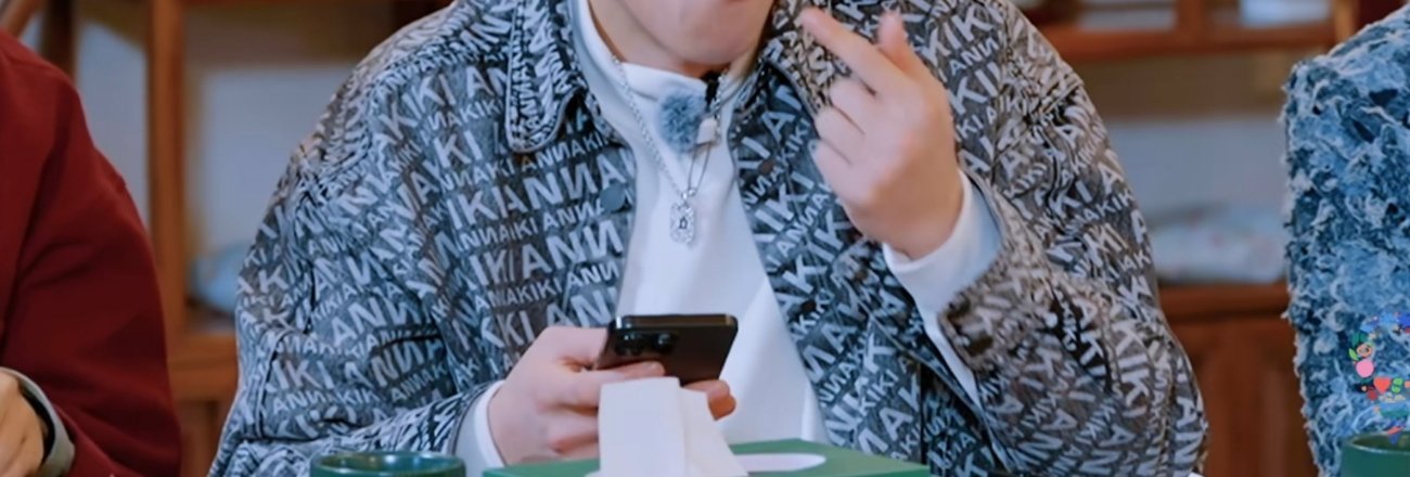 无人在意的角落王哥看到稀奇古怪的午餐应该是又拍照分享了 ​​​