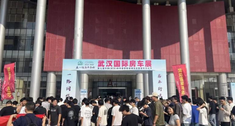 12.11上海房车展：第七届中部（武汉）房车展圆满闭幕，三天时间，50多个房车品