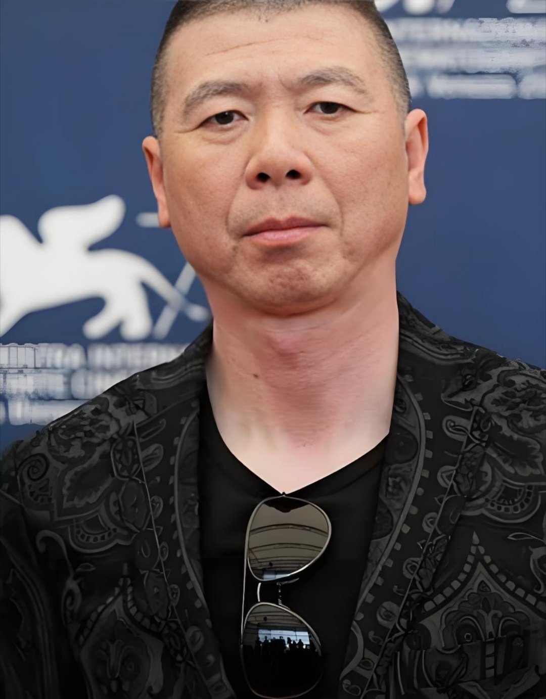 冯小刚垃圾观众言论被翻忠言逆耳，你们喜欢没有艺术价值的古偶，就活该挨骂！感觉这个