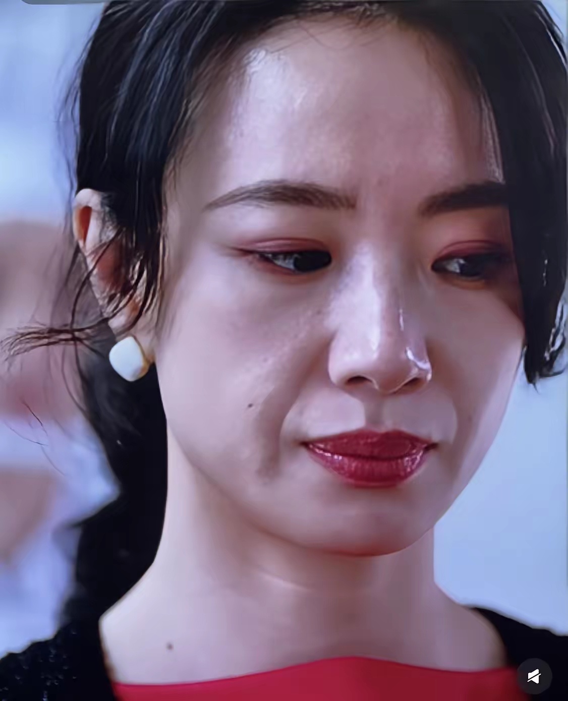 《蜜语纪》的镜头也太真实了，李梦全程没磨皮，朱珠无滤镜下的皮肤状态也很普通。 