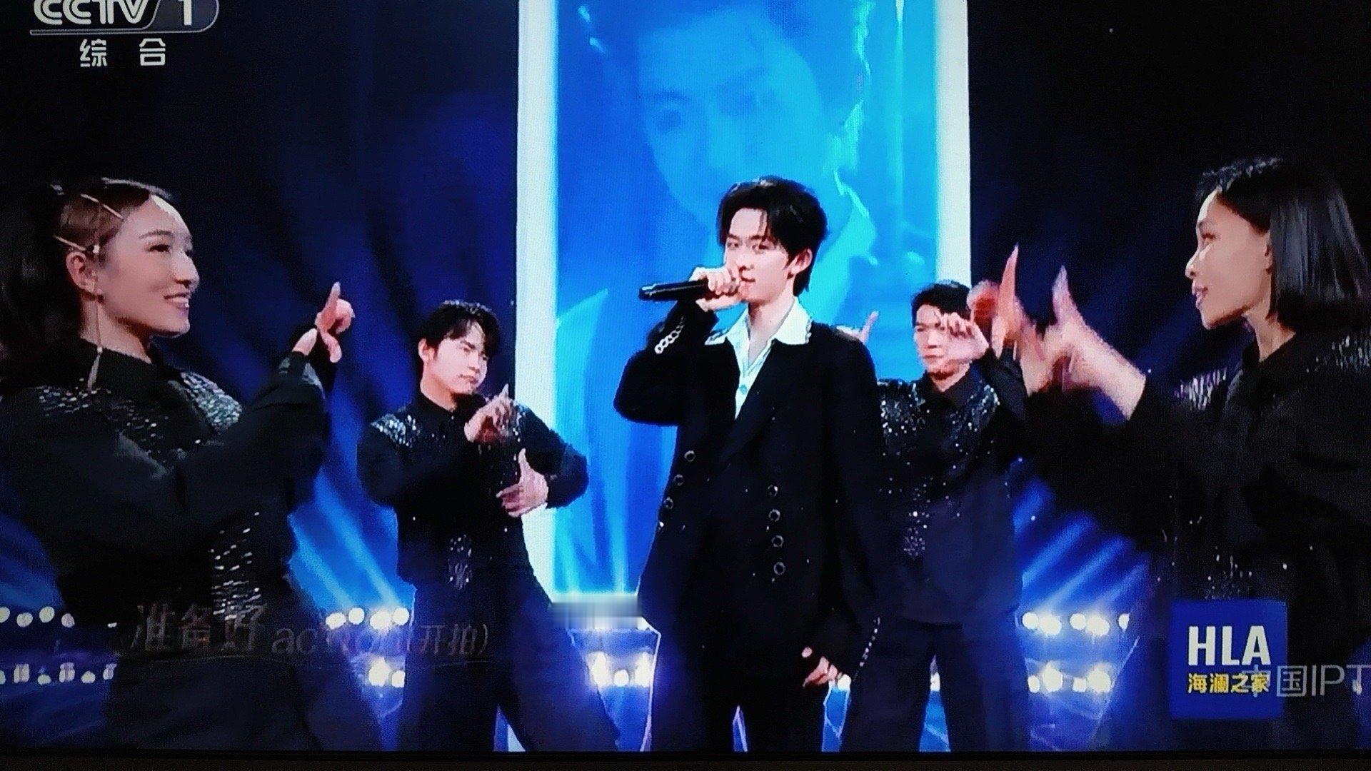 网络春晚 尴尬  今年网络春晚怕不是长在我笑点上了！打开前：能有多好看？打开后：