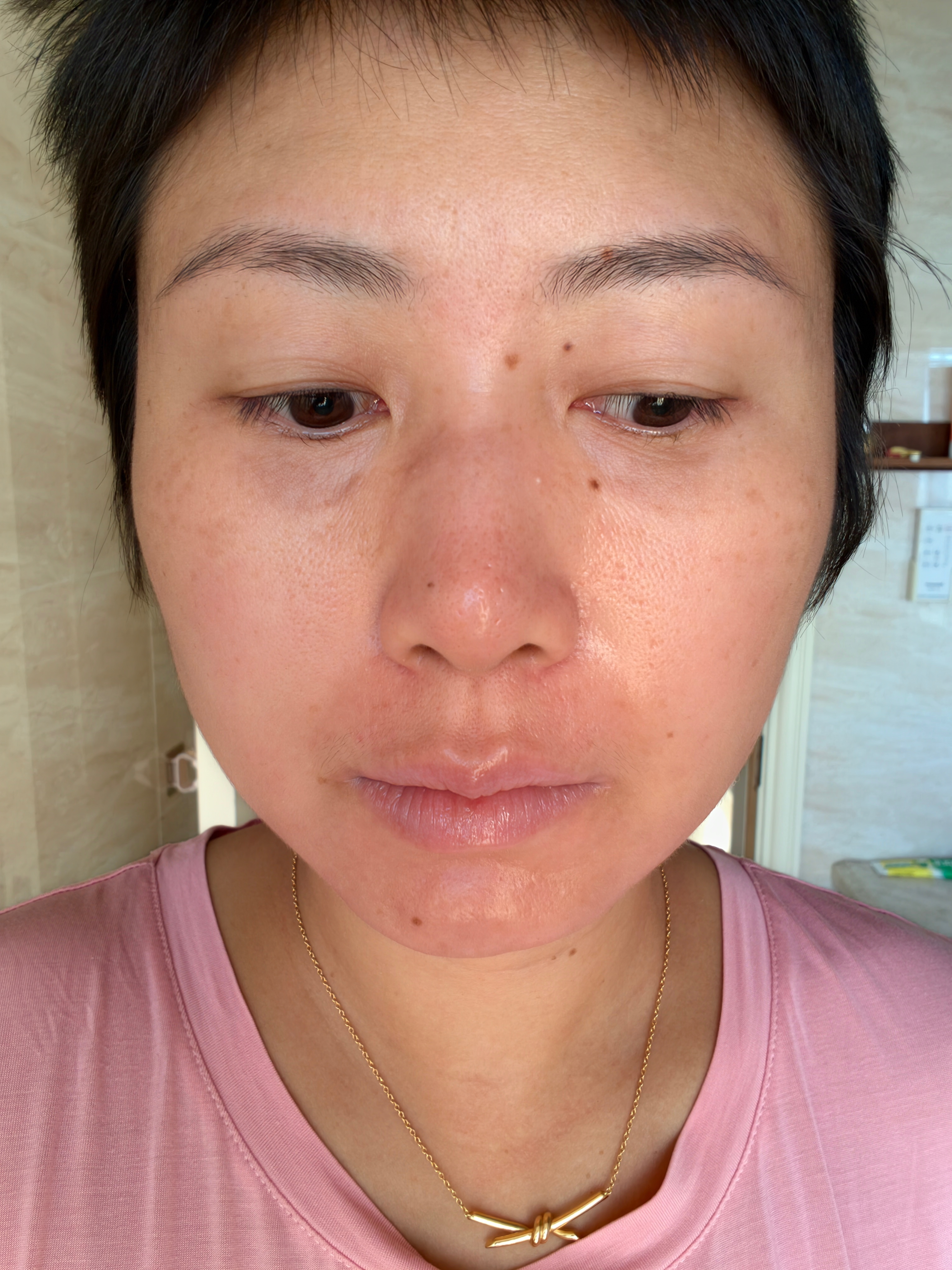 吃泰尔丝6个月了，早上起来T区还有点油光，不长痘的感觉真好！！！ ​​​
