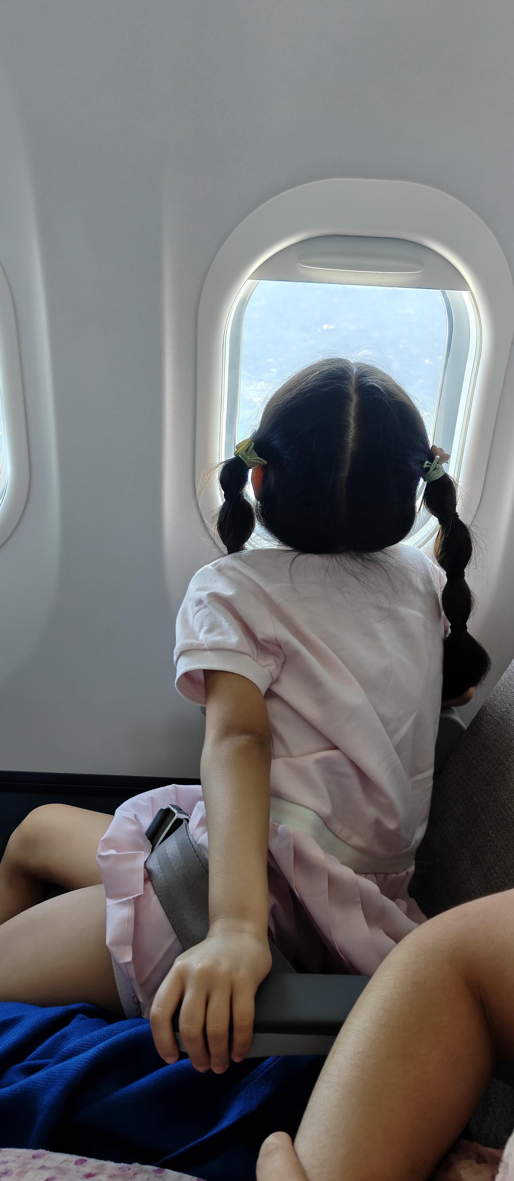 开学的第二天姑娘八岁三年级“爸爸，今天书法老师病了”“那你们上的什么”“英语”“