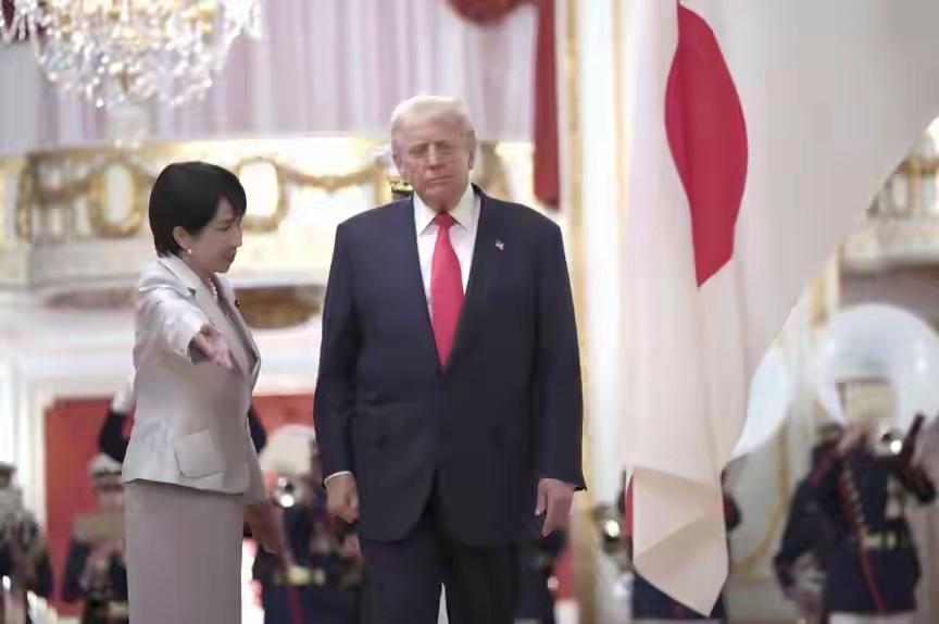 送走特朗普这尊大神，高市早苗发出请求，希望和中方在韩国见一面

刚送走美国总统特