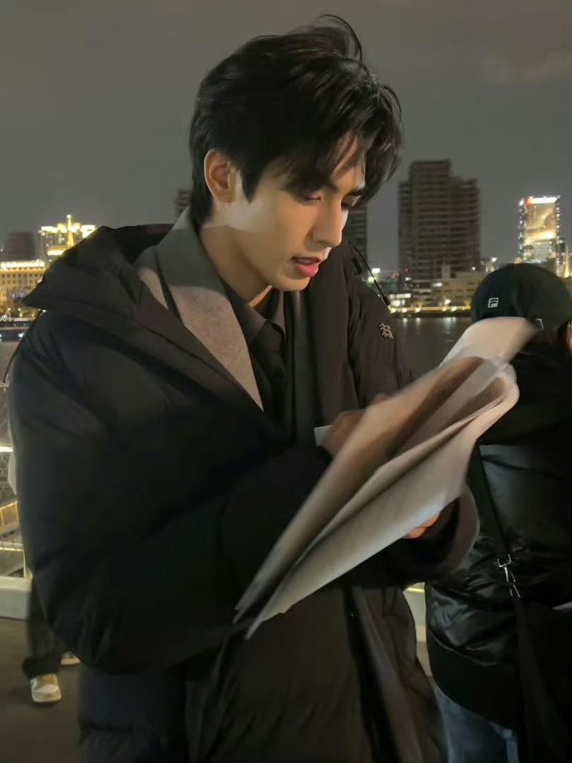 宋威龙27岁的第一个代言 16岁到27岁，角色见证成长，《骄阳》是漂亮的成绩单～