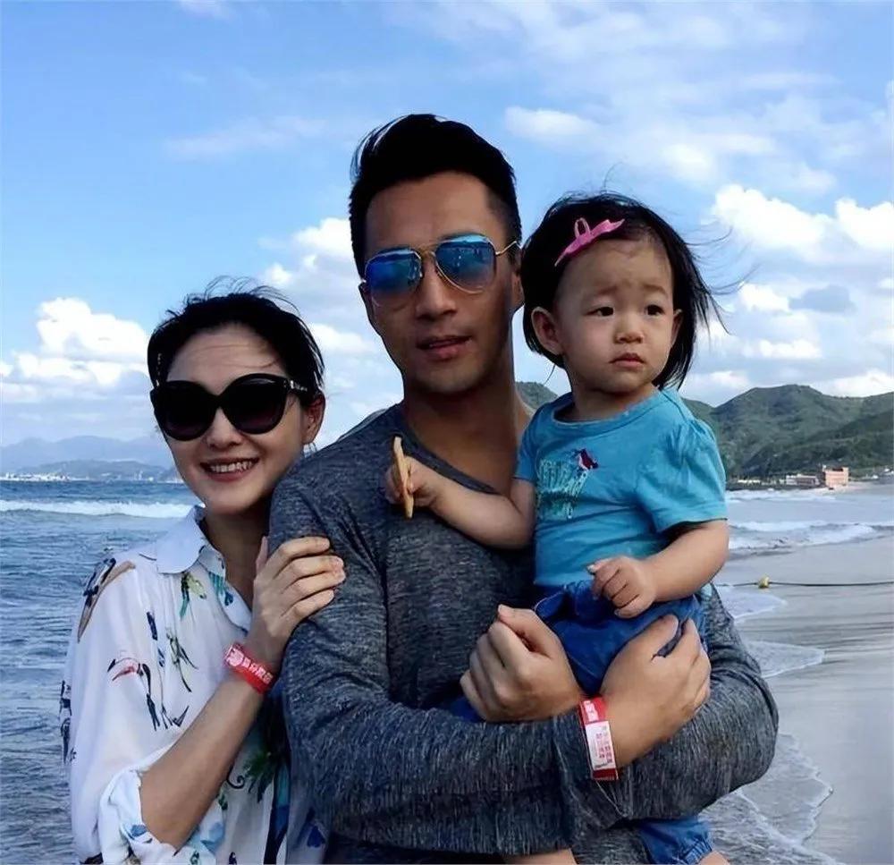 汪小菲真的是人生赢家！一婚娶女明星，二婚娶年轻娇妻。
第一任大S是红遍两岸的大明
