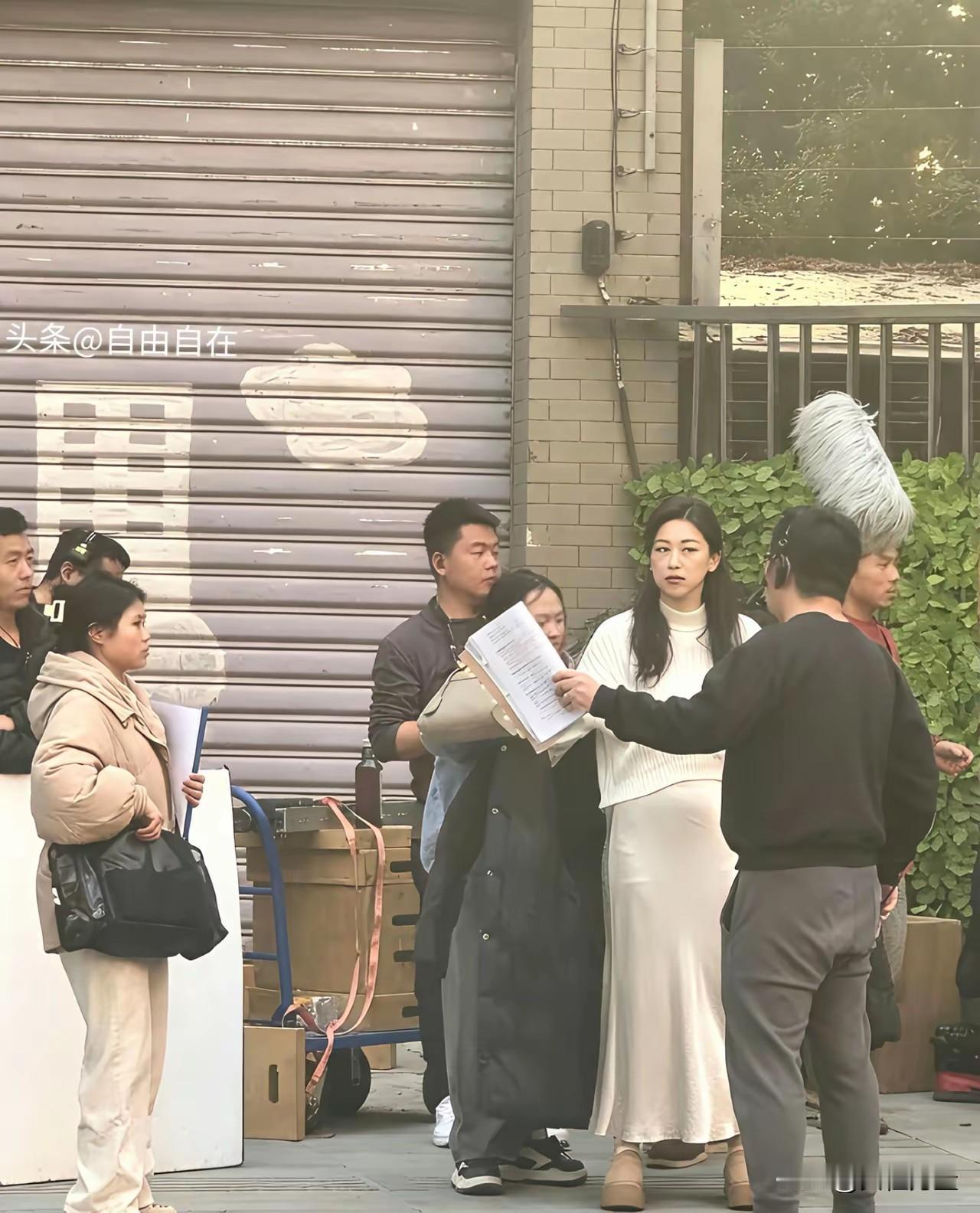 好多人奇怪：明星咋也有小肚子呢？