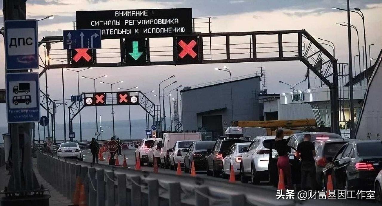 《被炸得不敢拉警报！当年欢迎"小绿人"的克里米亚人，后悔吗？》

---

20