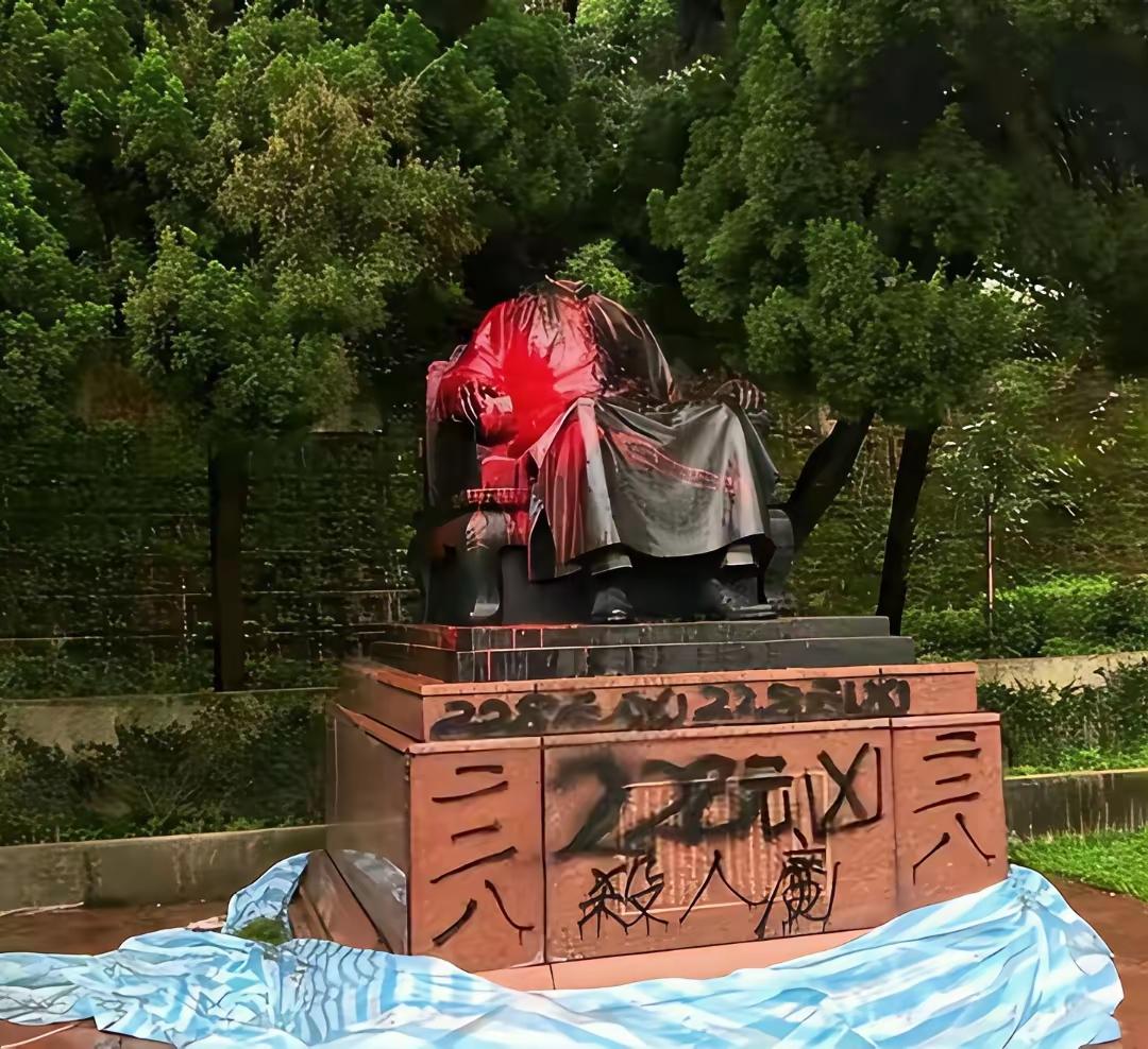 历史是任人打扮的花姑娘，给这个世界做出重大贡献的人连续几代人都念念不忘，锦上添花