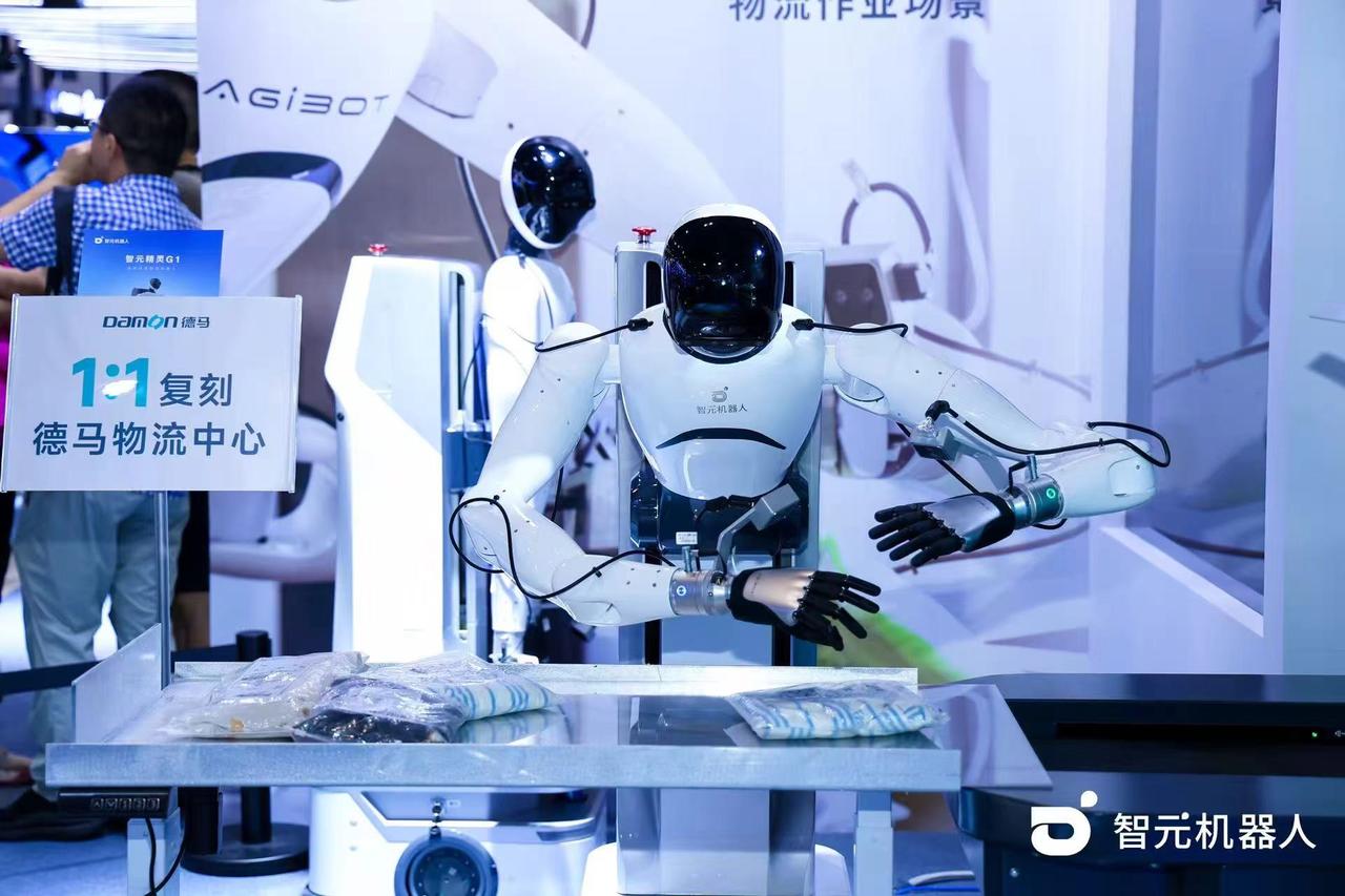 实力过于强大，智元机器人引爆行业革新！

7月27日上海"智启具身论坛"传来重磅