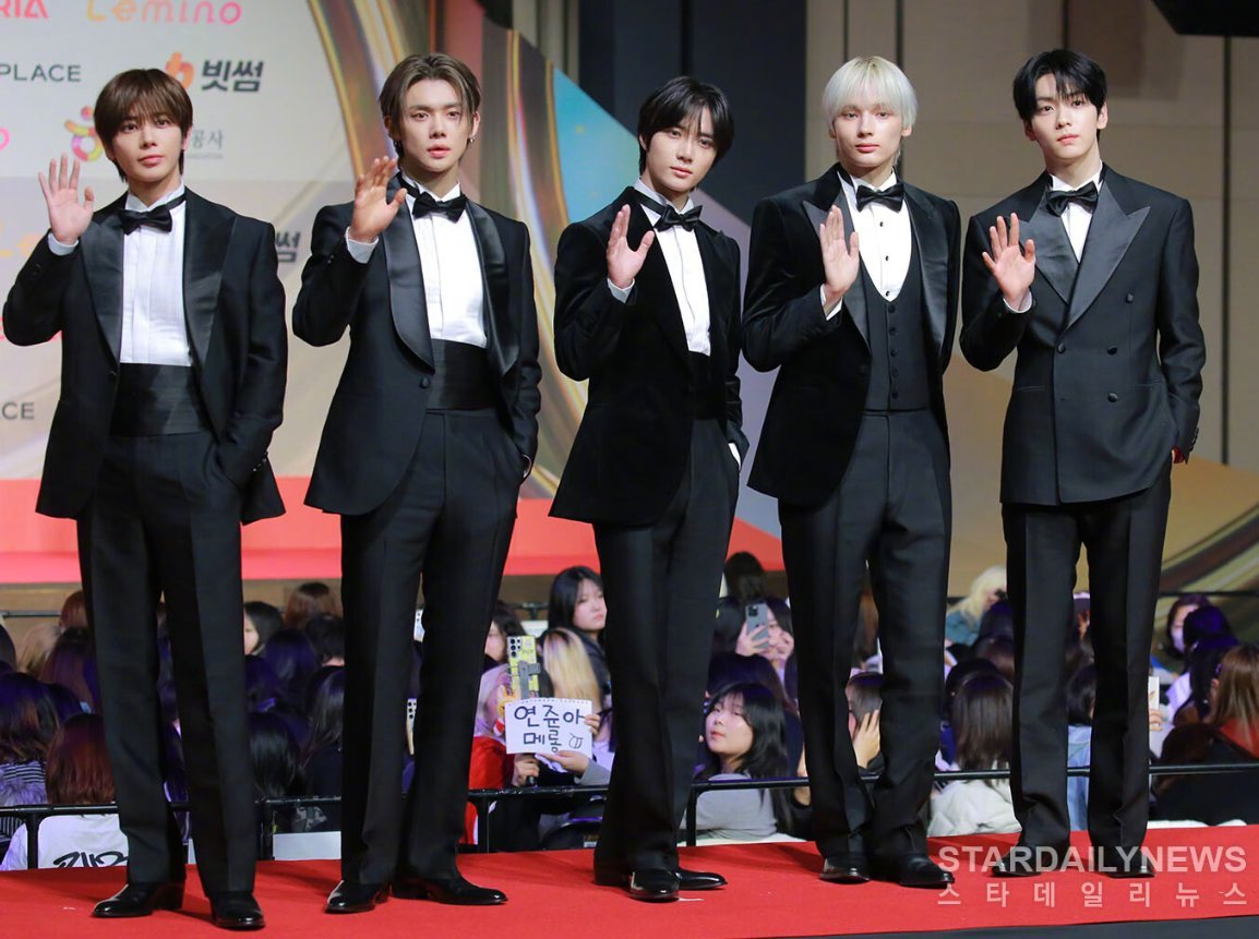 【Twi】今日份SBS歌谣大战红毯1：TXT组合李泰容IVECORTISNCT_