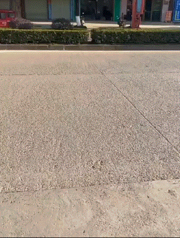 网友:碰到这种情况该不该报警啊？太惨了！